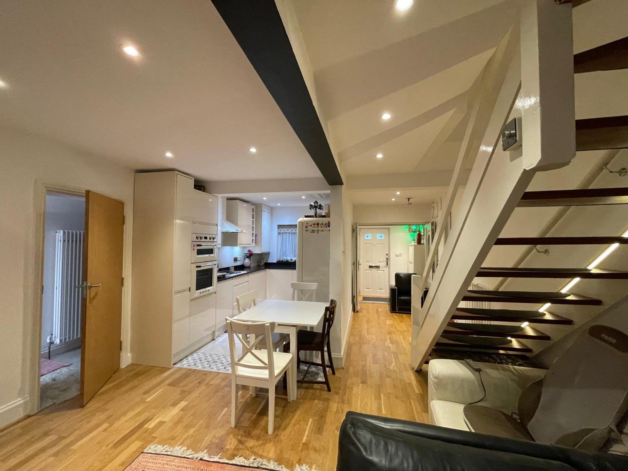 Villa Luxe 4 Bedroom House With 4 Bathrooms - Elizabeth Line & Acton Stations At Walking Distance *