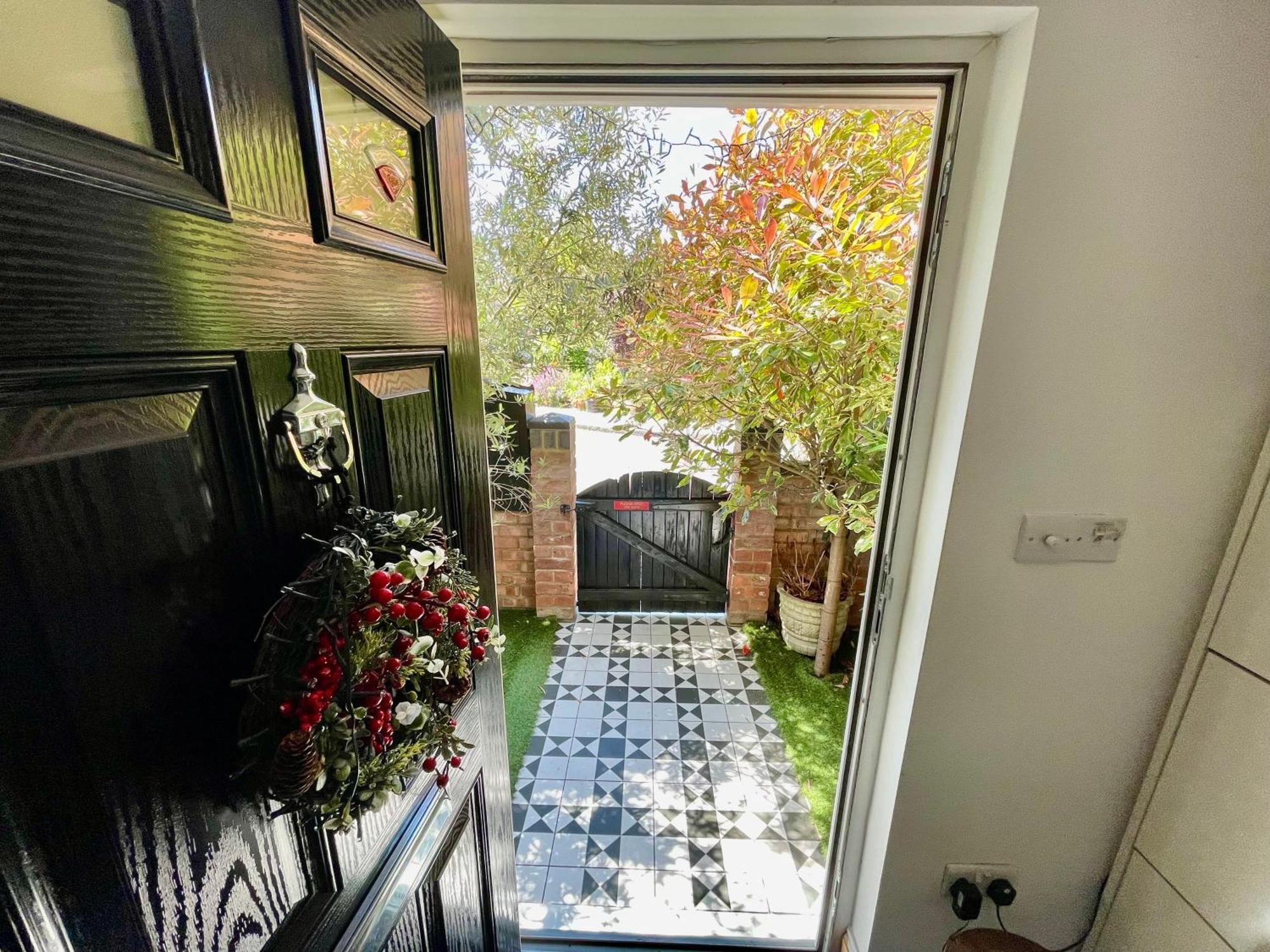 Villa Luxe 4 Bedroom House With 4 Bathrooms - Elizabeth Line & Acton Stations At Walking Distance Londres