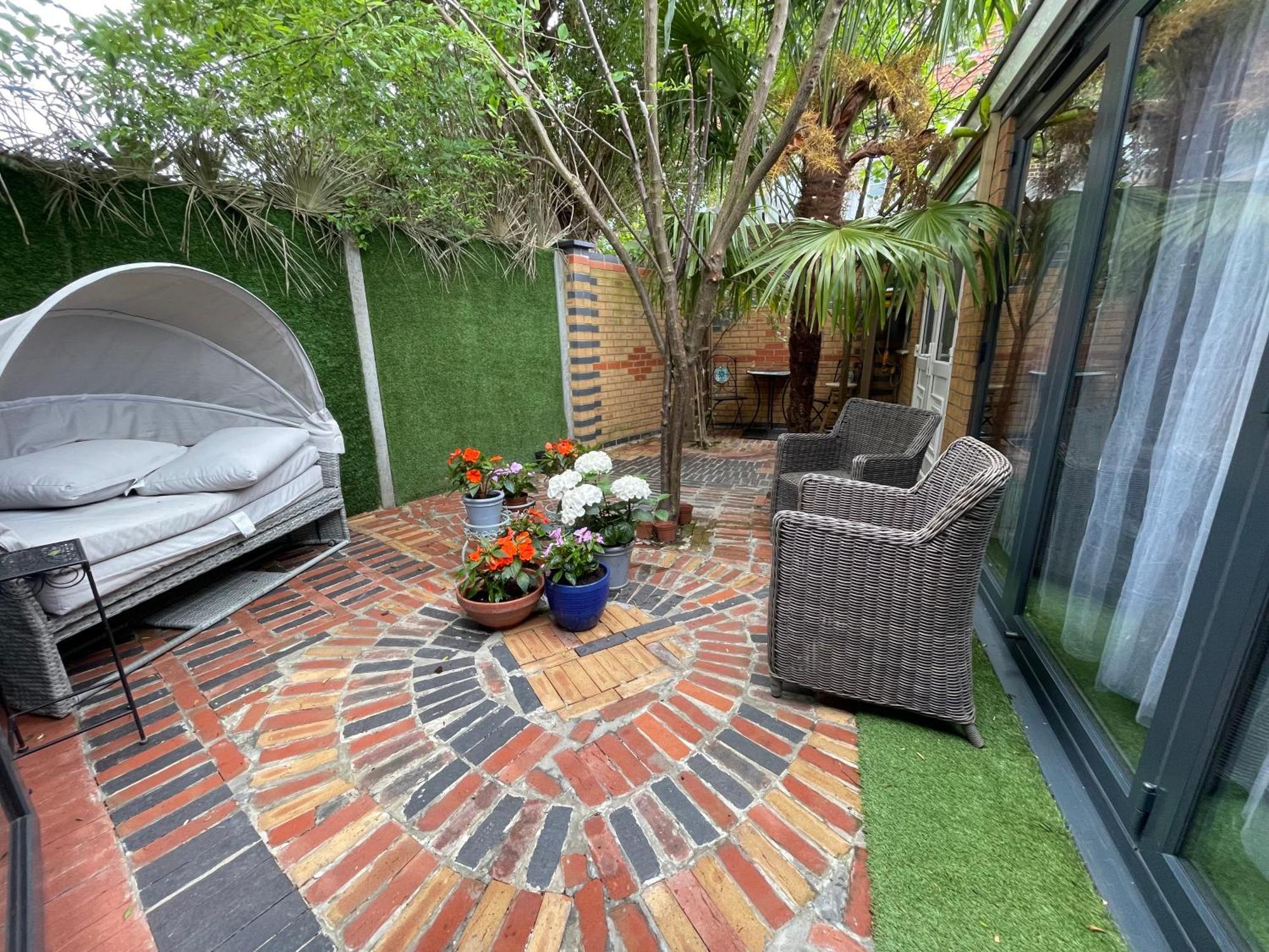 Luxe 4 Bedroom House With 4 Bathrooms - Elizabeth Line & Acton Stations At Walking Distance *