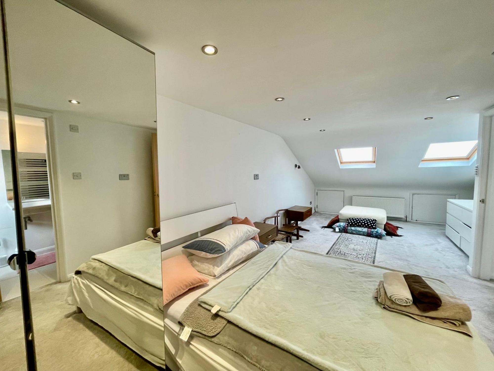 Villa Luxe 4 Bedroom House With 4 Bathrooms - Elizabeth Line & Acton Stations At Walking Distance *